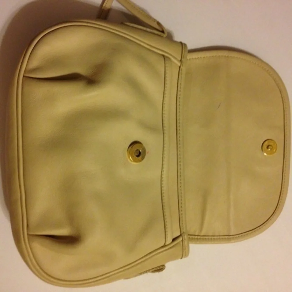 Coach vintage cream white cross body bag pleated